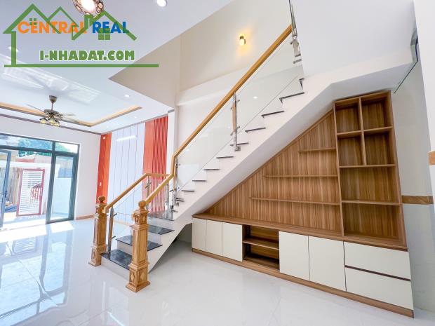 BÁN NHÀ MỘT TRỆT MỘT LẦU SỔ RIÊNG THỔ CƯ 180M2 .GẦN KHU DU LỊCH BỬU LONG - 2