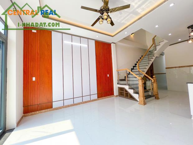 BÁN NHÀ MỘT TRỆT MỘT LẦU SỔ RIÊNG THỔ CƯ 180M2 .GẦN KHU DU LỊCH BỬU LONG - 1