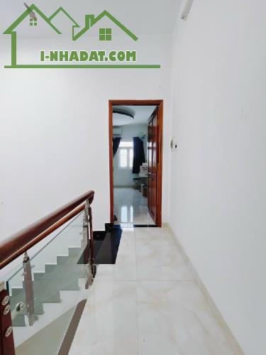 Nhà Thị Trấn 1979 3 tầng 55.4m2 sổ hoàn công 5.5 tỷ mặt tiền đường xe hơi thông - 1