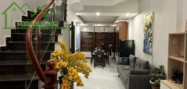 Bán nhà 4 tầng 4 phòng ngủ ngõ Văn Hương quận Đống Đa 40m nhỉnh 5 tỷ - 1