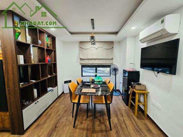 Bán nhà mặt ngõ thông Minh Khai lô góc 3 mặt thoáng sáng ở sướng - 2