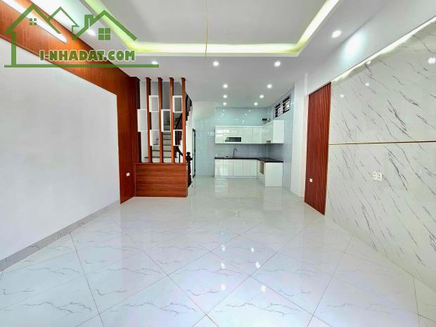 Bán nhà Đại Mỗ mặt ngõ xây 5 Tầng, 3P ngủ, ngõ rộng, chỉ 30m ô tô tránh nhỉnh 4 tỷ