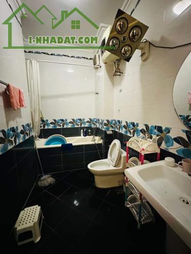 Bán nhà ngõ 9 Trần Quốc Hoàn. Cầu Giấy DT 45m x 5T . MT5.6m. - 2