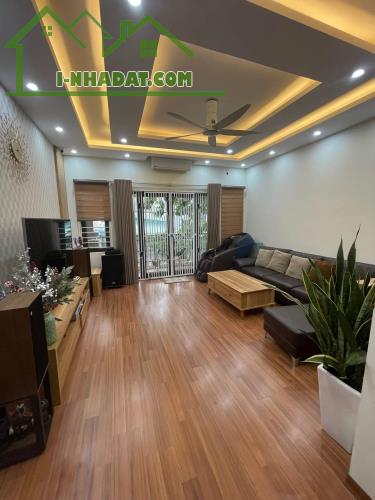 BÁN GẤP NHÀ NGUYỄN VĂN CỪ, 62M x 6T THANG MÁY, GARA 2 ÔTÔ, GẦN PHỐ, ÔTÔ TRÁNH. NHỈNH 11 TỶ