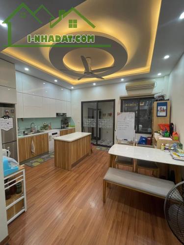 BÁN GẤP NHÀ NGUYỄN VĂN CỪ, 62M x 6T THANG MÁY, GARA 2 ÔTÔ, GẦN PHỐ, ÔTÔ TRÁNH. NHỈNH 11 TỶ - 1