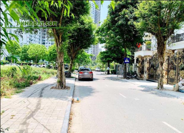 Cần tiền bán căn biệt thự Linh Đàm 245m2 x 4 tầng, giá 30 tỷ, SĐCC, đang cho thuê - 2