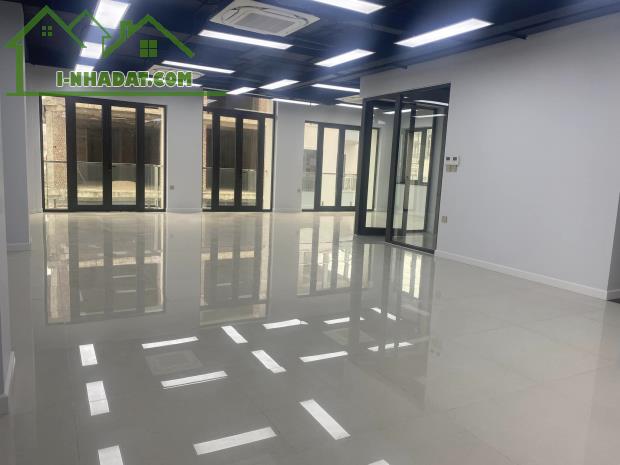 Tòa văn phòng 7 nổi 1 hầm thang máy- mặt tiền siêu khủng: 11m phố Nguyễn Xiển. 65 Tỷ