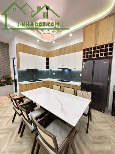 Chính chủ gửi bán nhà Nguyễn Thị Thập, Quận 7. Giá 2tỷ980, hẻm xe hơi, hẻm 1 sẹc, DT63m2 - 1