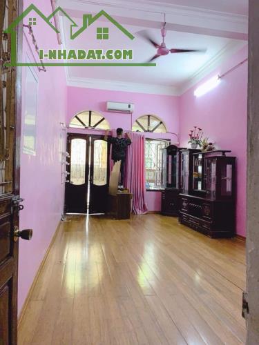 Bán nhà mặt ngõ ô tô, phố Minh Khai 70m2*3 tầng, MT 5.2m, giá 7.2 tỷ