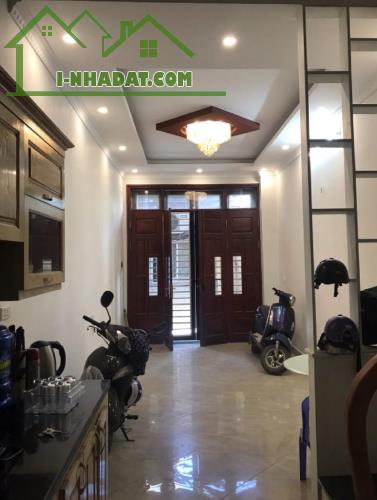Hiếm, phố Khương Đình 32m hơn 6 tỷ, nhà ĐẸP, lô góc, gần phố, ở luôn.