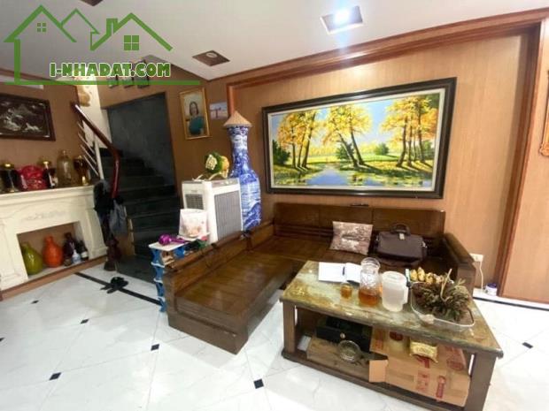 ĐẲNG CẤP ĐẠI GIA! NHÀ ĐẸP 5 TẦNG - DIỆN TÍCH RỘNG 55M - 6 NGỦ - GẦN Ô TÔ - 6 TỶ - 3