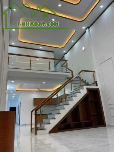 Nhà đẹp như tranh vẽ 150m2 (5x30m) đối diện chợ, sát KCN, sổ riêng full thổ cư - 1