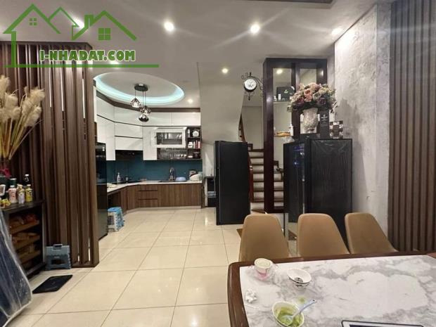 SIÊU HIẾM - PHÂN LÔ Ô TÔ TRÁNH - VỈA HÈ TO NHƯ PHỐ - KINH DOANH SẦM UẤT.