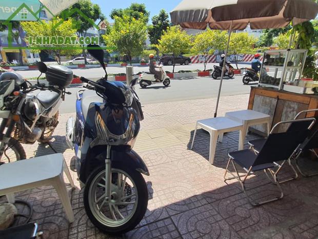 (Gò Vấp)nhà mặt tiền ,vị trí KD đẹp, Phạm Văn Đồng,3tầng, 6.25tỷ. - 2