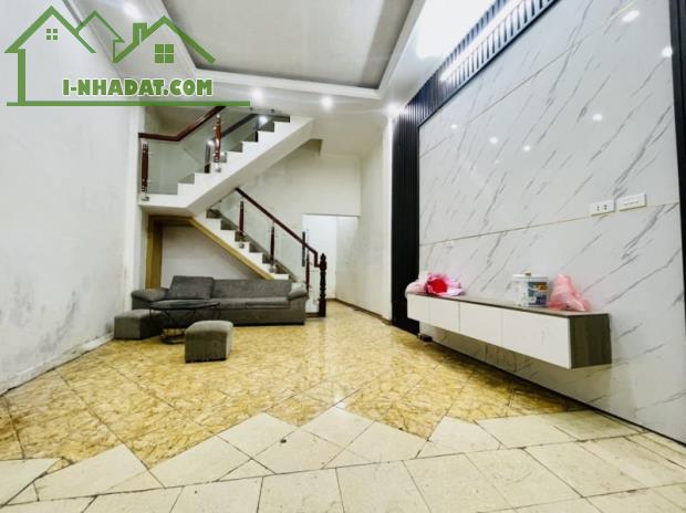 Bán gấp nhà phố Minh Khai 80m2* 3 tầng, MT 3.3m, giá 4.78 tỷ - 4