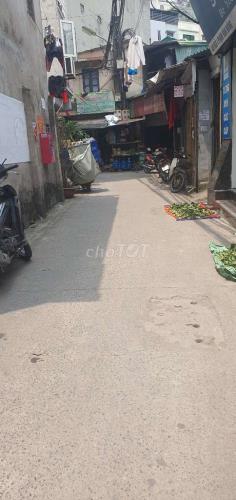 Bán nhà 2T Phạm Văn Đồng - Mai Dịch. Đường thông, kd, Sđ 63m. Mt 3m7 nở hậu. 7,8 tỷ có tl - 1