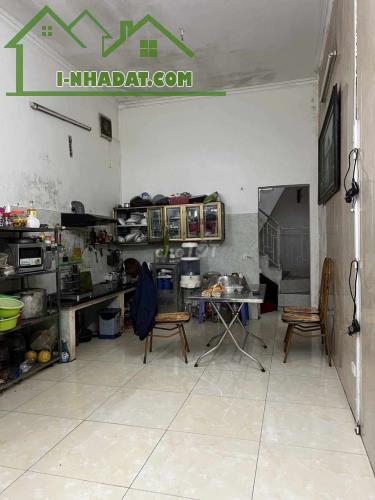Bán nhà 2T Phạm Văn Đồng - Mai Dịch. Đường thông, kd, Sđ 63m. Mt 3m7 nở hậu. 7,8 tỷ có tl - 2