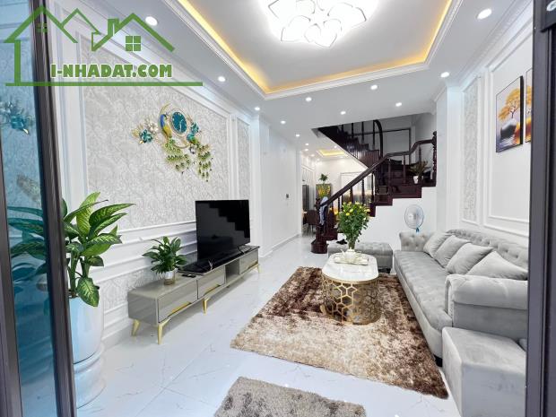 Bán nhà mặt phố Trần Đăng Ninh, phân lô vỉa hè, nội thất lung linh, 55m2, 13.9 tỷ