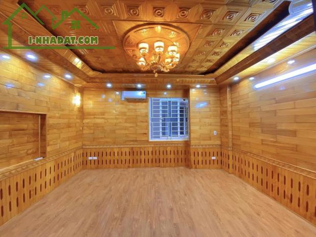 Bán nhà phố Nguyễn Khánh Toàn, 30m2, 5 tầng, ô tô cách 30m