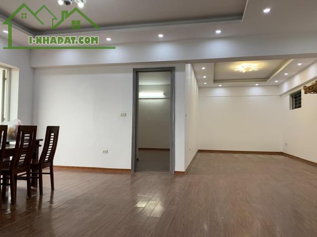 Bán căn hộ Việt Hưng-Long Biên-103m 3n2wc-tầng trung-giá 3.9 tỷ (thương lượng)