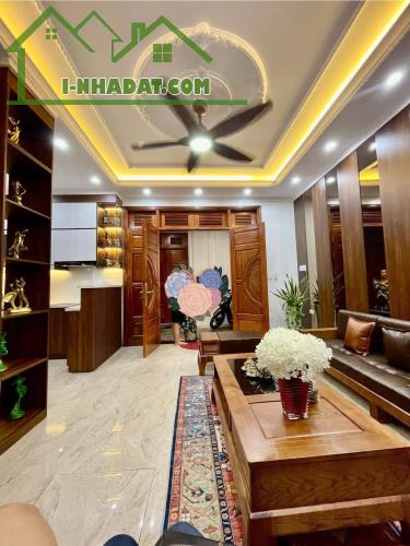 Nhà phân lô Vương Thừa Vũ, lô góc – ôtô đỗ cổng, 70m2x4 tầng, mặt tiền 7.8, 8 tỷ.