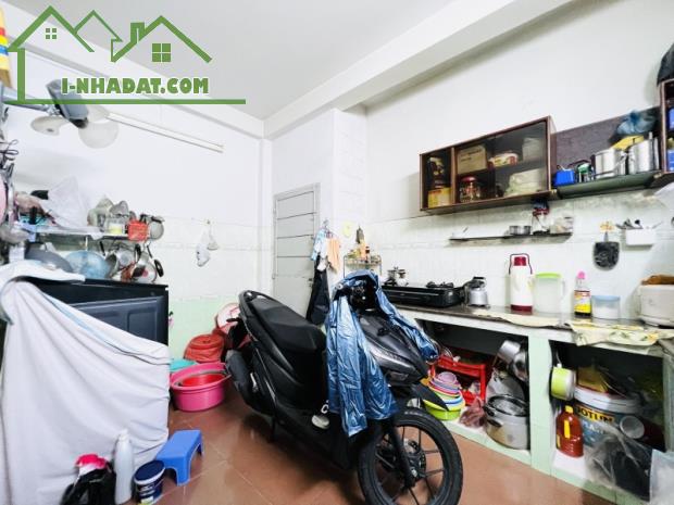 BÁN NHÀ NGAY NHÀ SÁCH PHÚ NHUẬN, HẺM 3M THÔNG KHẮP, DÂN TRÍ, 60M2 (4.2*14) 4PN ĐẸP, 6 TỶ x - 2