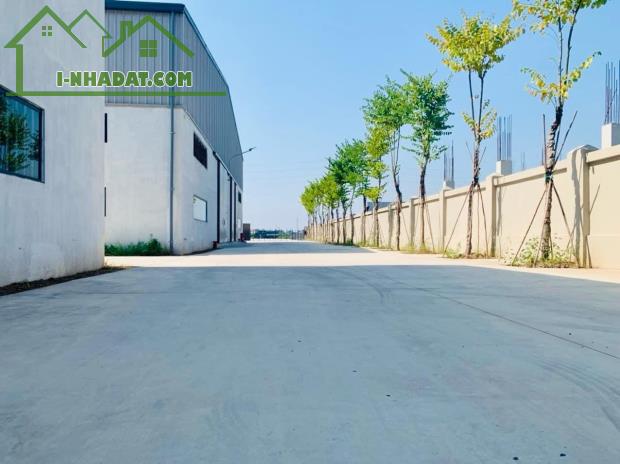 Cho thuê 1600m2 có nghiệm thu PCCC cạnh Vinhomes Ocean Park và Ecopark - 2