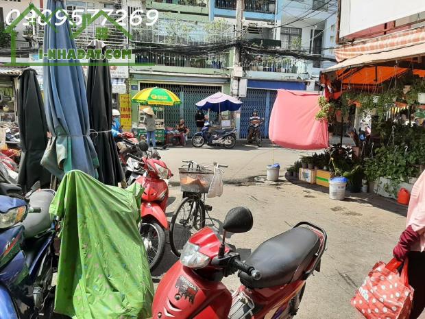 Cho thuê kiot số 6 mặt tiền chợ Trần Hữu Trang, Phường 10, Phú Nhuận - 1