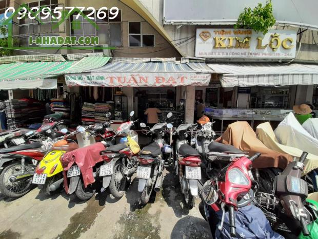 Cho thuê kiot số 6 mặt tiền chợ Trần Hữu Trang, Phường 10, Phú Nhuận - 3
