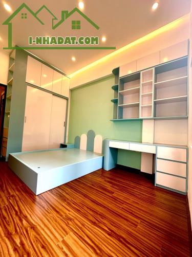 BÁN NHÀ ĐƯỜNG LÁNG ĐỐNG ĐA 45M2 5T MT 3.5M GIÁ 13.5 TỶ, OTO TRÁNH + GARA OTO.
