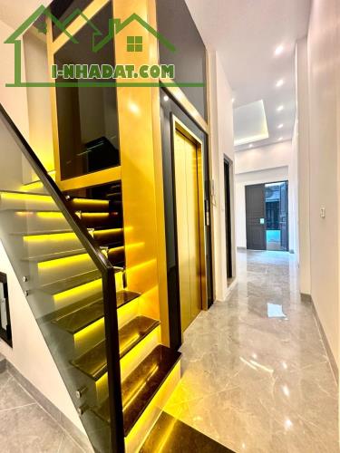 BÁN NHÀ ĐƯỜNG LÁNG ĐỐNG ĐA 45M2 5T MT 3.5M GIÁ 13.5 TỶ, OTO TRÁNH + GARA OTO. - 2