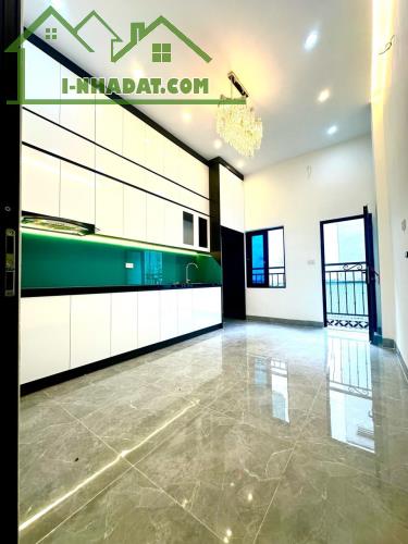 BÁN NHÀ ĐƯỜNG LÁNG ĐỐNG ĐA 45M2 5T MT 3.5M GIÁ 13.5 TỶ, OTO TRÁNH + GARA OTO. - 4