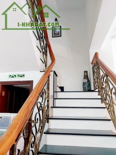 BIỆT THỰ PHỐ TÂN SƠN NHÌ, DIỆN TÍCH 111M2, DIỆN TÍCH SÀN 377M2