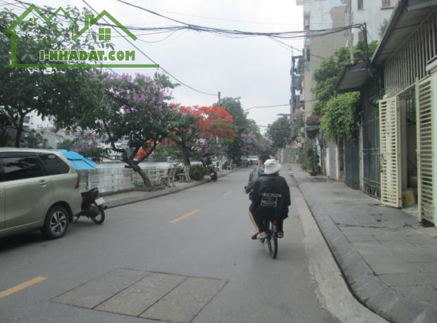 Tôi bán nhà mặt phố Bồ Đề view hồ Bồ Đề 68m2 chỉ 13.8 tỷ. LH 0989.62.6116 - 2