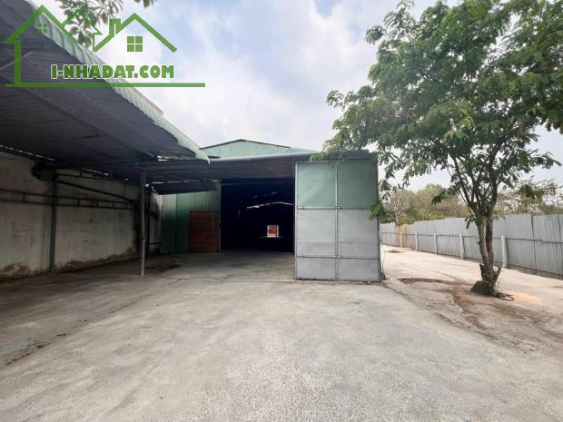 Cho thuê kho xưởng Bỉnh Dương giá rẻ.Tổng diện tích: 1100m2
Diện tích kho: 500m2.Chỉ - 1