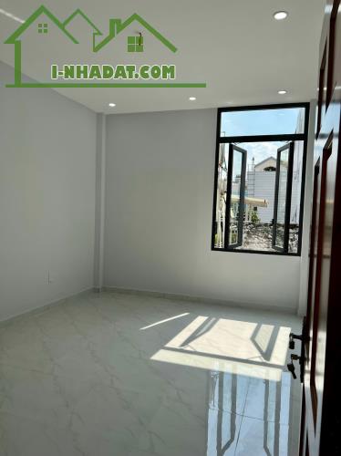 Bán nhà mới đường Thân Nhân Trung, Khu ETOWN,  [DT 4x11] giá 6.9 tỷ