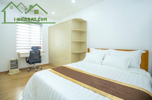 Căn hộ 1 ngủ - 60m2 cho thuê phố Linh Lang, view đẹp, nội thất mớ - 4