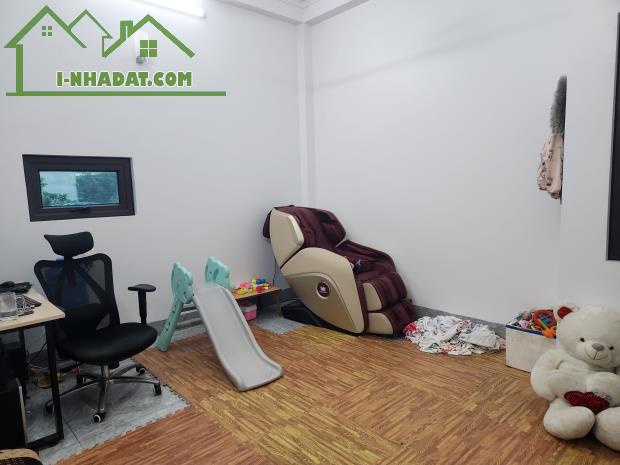 Bán nhà Phân lô Yên Lạc 70m 5Tầng Mt4.7m – Ô tô dừng đỗ tránh - Giá 18.2 Tỷ- LH 0795986686 - 2