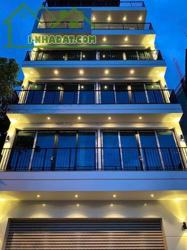 Toà nhà mặt phố Long Biên, 1 mặt hồ, 100m x 7tầng, gara, ôtô 2 chiều