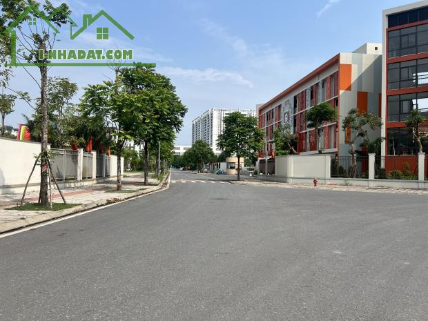 Toà nhà mặt phố Long Biên, 1 mặt hồ, 100m x 7tầng, gara, ôtô 2 chiều - 4