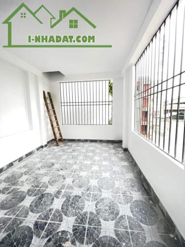 Bán nhà Di Trạch, phố Nhổn 38M2 4 tầng 4P Ngủ, 2 mặt thoáng, gần đường lớn giá 4.4 tỷ - 5