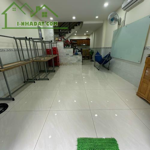 Hàng Thơm nhà liên khu 4.5 gần chợ Bình Thành hẻm 6M xe tải đỗ cửa 44m2,2 Tầng 2 tỷ5 - 2