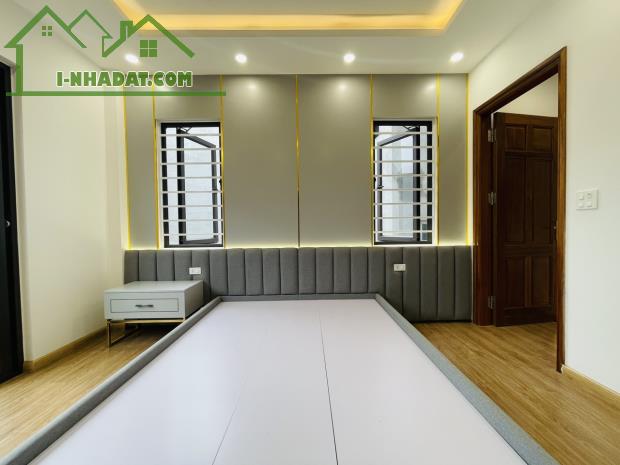 Chỉ 3 tỷ có nhà Tây Mỗ, Nam Từ Liêm xây 5 Tầng, 3P Ngủ, 40m đường ô tô qua