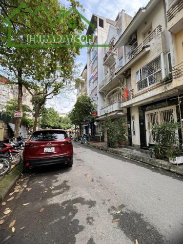 Bán nhà Nguyễn Khánh Toàn, Đào Tấn, ô tô tránh, vỉa hè rộng, 93m, giá 31.5 tỷ - 1
