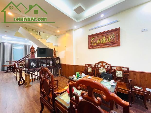Bán nhà Nguyễn Khánh Toàn, Đào Tấn, ô tô tránh, vỉa hè rộng, 93m, giá 31.5 tỷ - 2