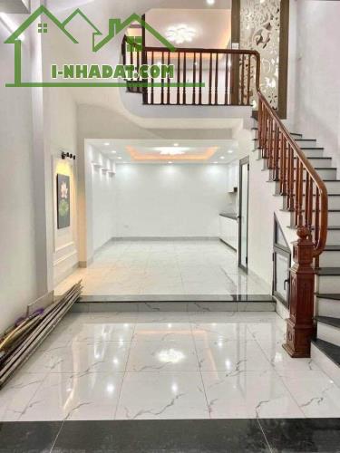 Bán nhà đẹp Đại Mỗ 38M 4 Tầng, 4p ngủ, gác lửng, ô tô đỗ gần giá 6 tỷ
