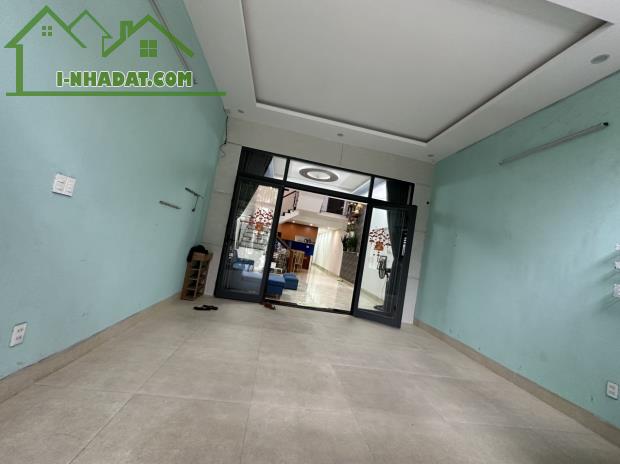 Cho thuê nhà gồm 3 tầng 5 phòng ngủ 5 wc khép kín mặt tiền Trịnh Lỗi khu nam việt á - 2