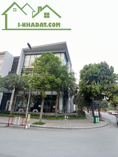 cần cho thuê gấp mặt bằng Club House Green Bay Mễ Trì