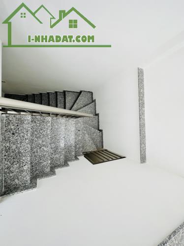 BÁN NHÀ F10 TÂN BÌNH KẾ ĐỒNG ĐEN-BÀU CÁT, HẺM XE HƠI SÁT MẶT TIỀN, 32Mx5 3PN MASTER 5 TỶ x - 3
