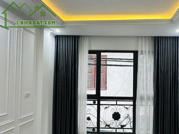 BÁN NHÀ phố  Lạc Long Quân - Ô TÔ  - KD – 40m2 – 5 tỷ 9 - 1